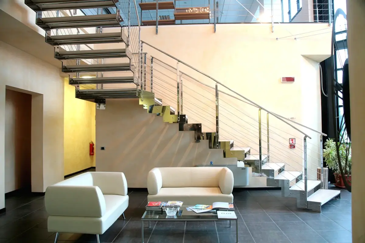 scala in acciaio inox lucido
