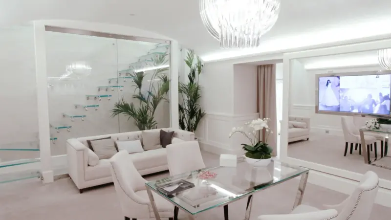 scale di lusso showroom header